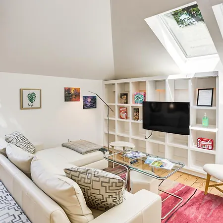 Pet-Friendly Minneapolis Studio Walk To Lake!